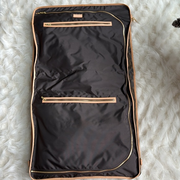 LOUIS VUITTON
Monogram Canvas Garment Carrier Bag. Made in France. - Picture 7 of 16